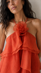 Vestido Syros | Organza en Capas con Flor Aplicada