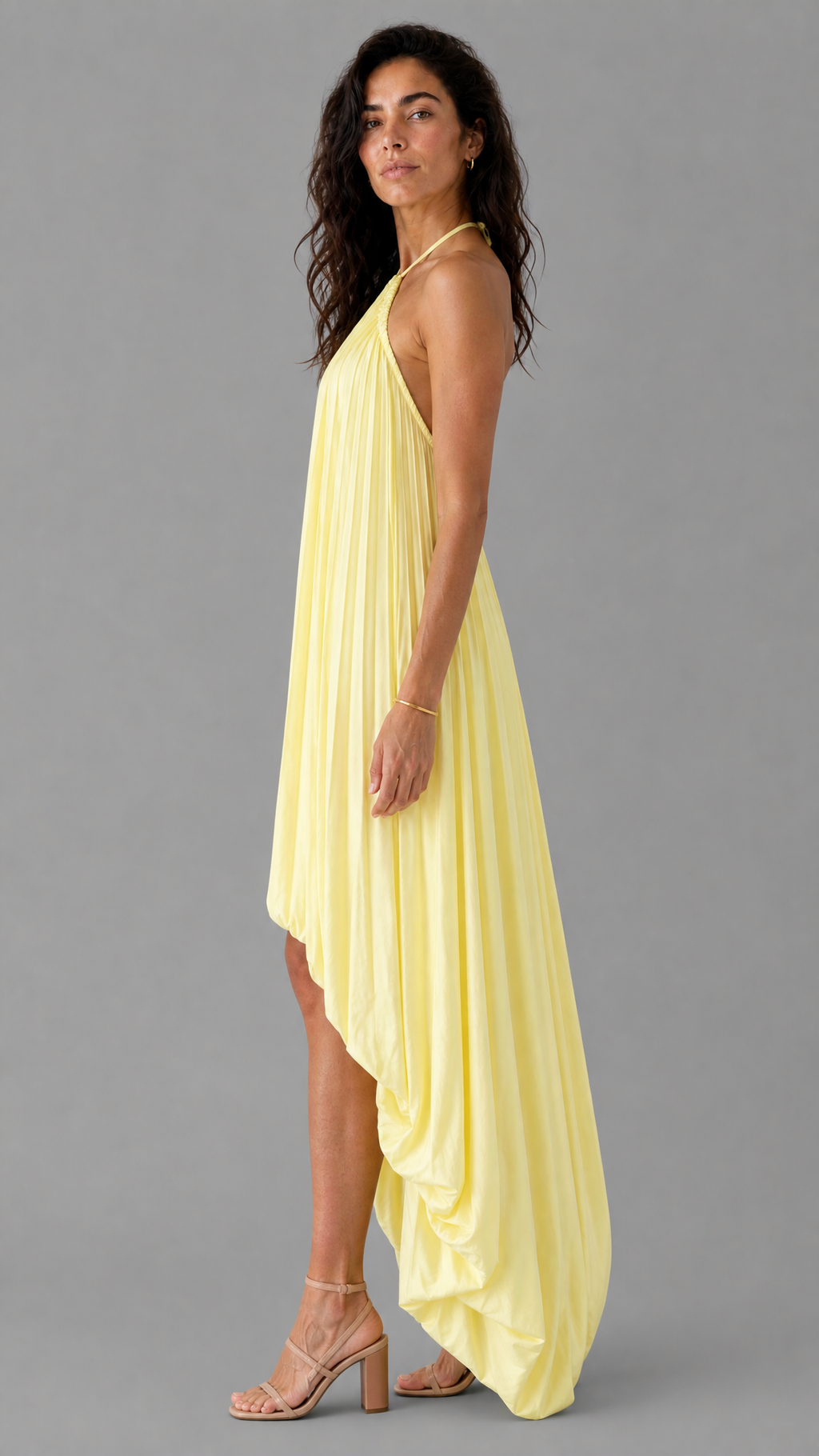 Vestido Gozo | Halter Plisado con Bajo Asimétrico