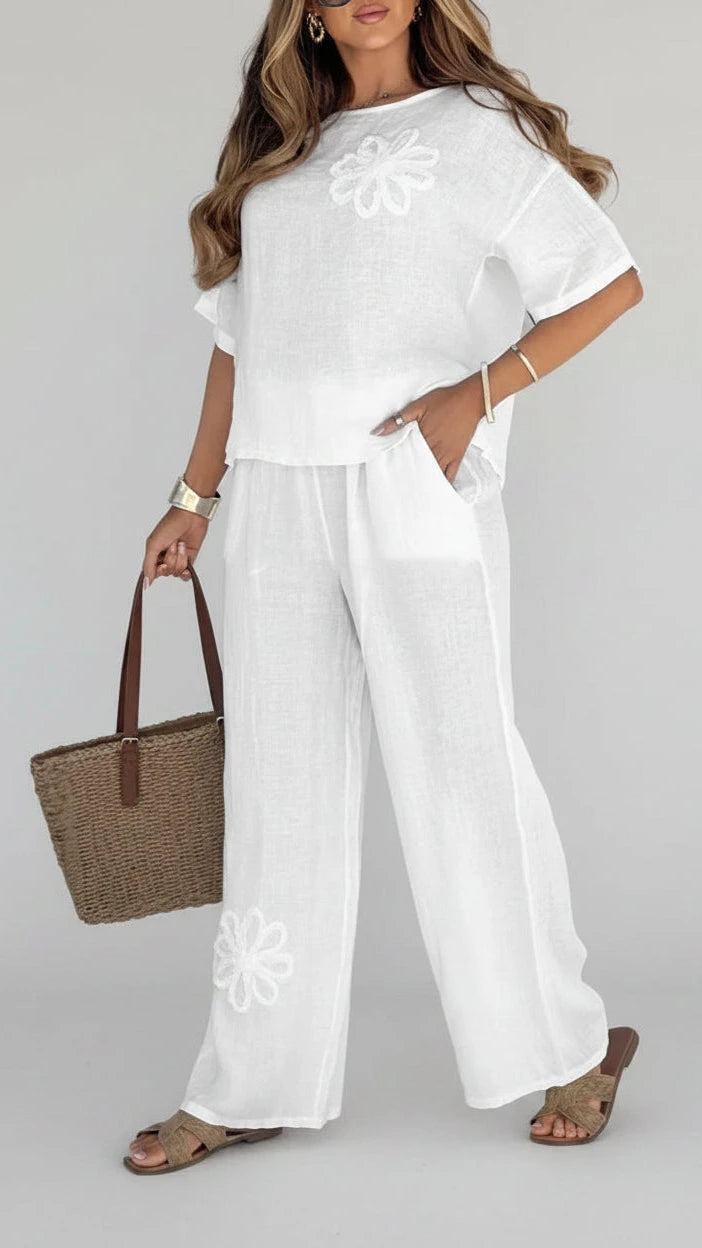 CONJUNTO DE DOS PIEZAS CON BORDADO FLORAL