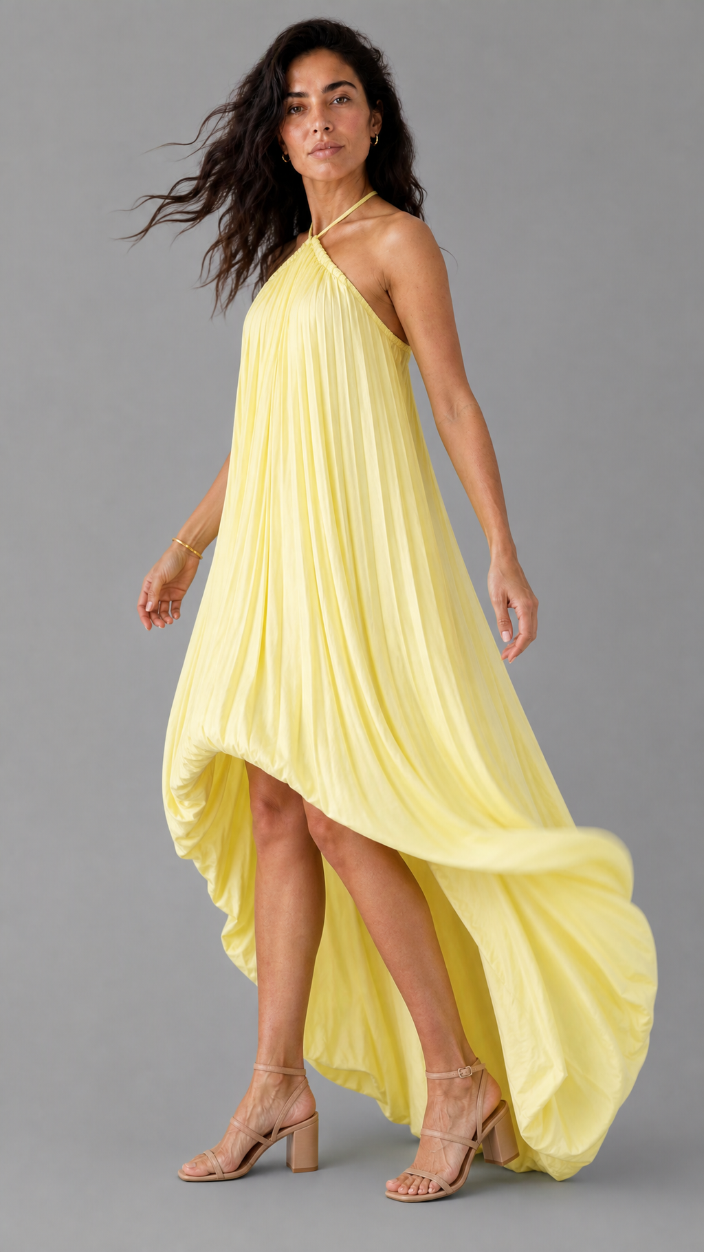 Vestido Gozo | Halter Plisado con Bajo Asimétrico