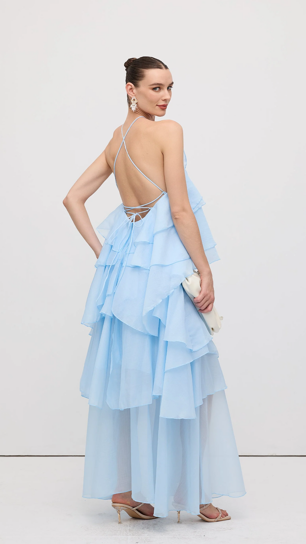 Vestido Syros | Organza en Capas con Flor Aplicada
