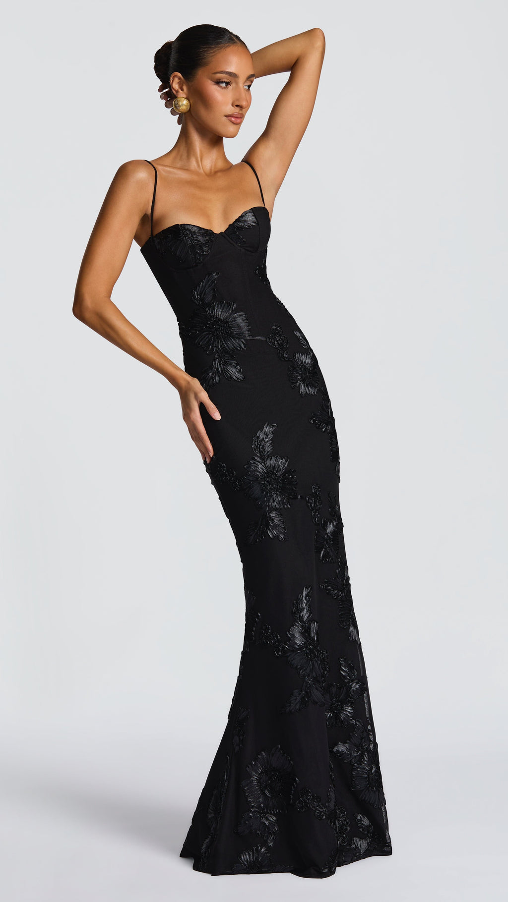 VESTIDO LARGO CON DETALLES FLORALES