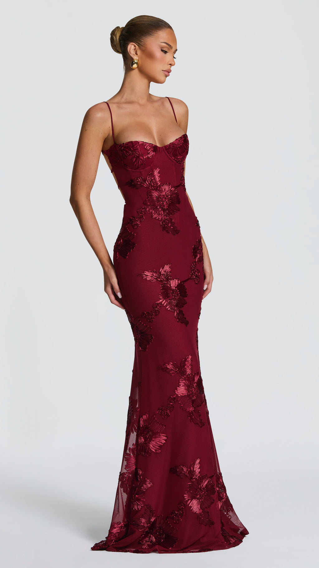 VESTIDO LARGO CON DETALLES FLORALES