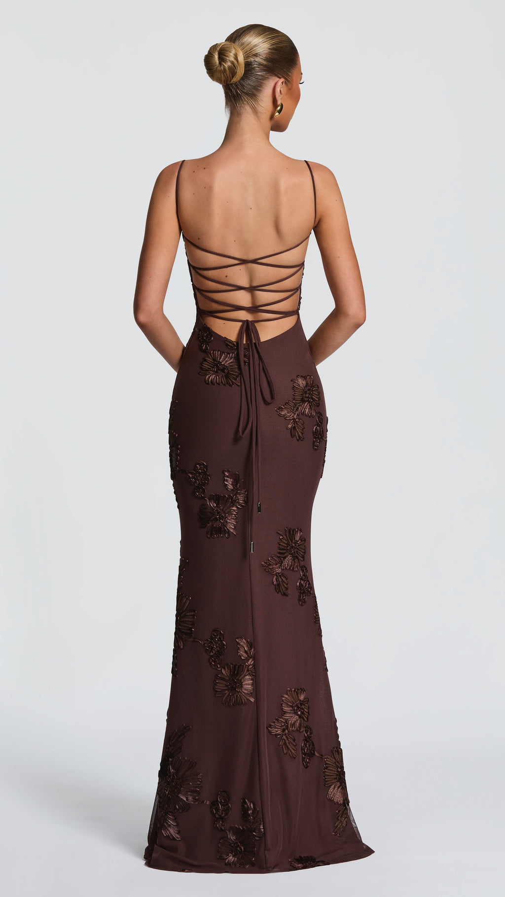VESTIDO LARGO CON DETALLES FLORALES
